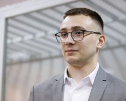 Стерненко після акції під ОП закликав Зеленського вийти "з теплої ванни"