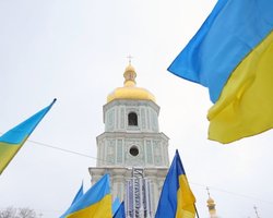 Почти половина верующих украинцев причисляют себя к ПЦУ, –  КМИС