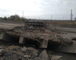 З будівель у Херсоні зникли прапори РФ, а в Снігурівці та Дар'ївці підірвано мости (фото)