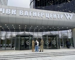 Путін доручив соратнику Пригожина сформувати загони "добровольців" для війни в Україні (відео)