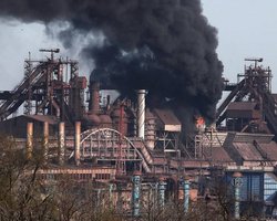 "Делают невозможное": бойцы "Азова" показали кадры штурма позиций ВС РФ на "Азовстали" (видео)