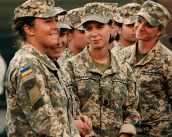 Запад хочет избежать толп беженцев: блогер назвал причину воинского учета женщин