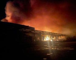 Россия ударила по складу производителя сухариков Flint и орешков Big Bob в Павлограде (фото)