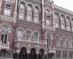 Глава НБУ заставил Азарова серьезнее взглянуть на МВФ, - эксперт