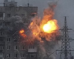 "Не выходите на улицу": ВС РФ обстреливают Херсон и могут ударить по вокзалу, — ОВА