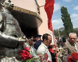 Мэр Запорожья снесет памятник Сталину, если его восстановят