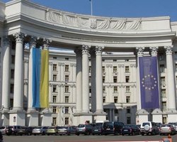 МИД Украины обещает помочь украинцам России