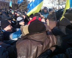 Евромайдан Кировограда заблокировал местную обладминистрацию