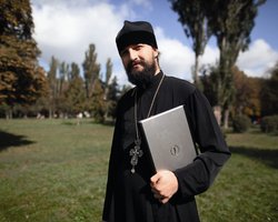 Евангелие от Facebook. Украинская церковь активно переходит в интернет