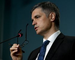 Визит мадьярской делегации на Закарпатье накануне выборов в Раду недопустим, –  Пристайко