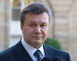 Янукович потребовал отменить платные услуги в вузах