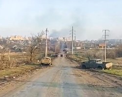 Горящий город впереди: в сети показали, как выглядит "дорога жизни" в Бахмут (видео)