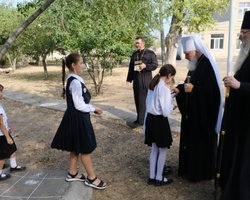 "Они просто пришли": в УПЦ МП открестились от подпольной школы, действующей при их монастыре в Киеве