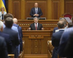 Порошенко ведет Раду в Конституционный суд. Как на Банковой хотят изменить Основной Закон без референдума