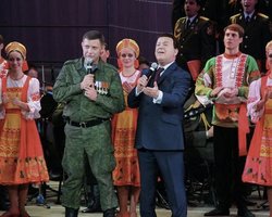 ЕС ввел санкции против Кобзона, Гиви, Моторолы и российских военных