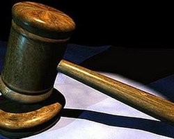 Конституционный Суд отменил политреформу, вернув Конституцию-1996