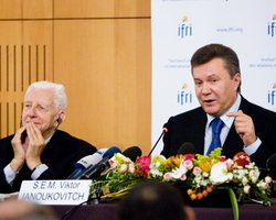 Янукович: Конституцию нужно совершенствовать