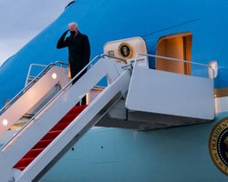 "Борт №1" уже в Женеві: Байден прилетів на зустріч із Путіним (фото)