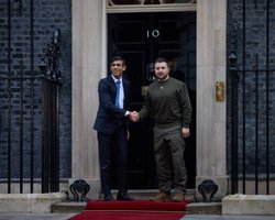 В Брюсселе обиделись, что Зеленский в первую очередь поехал в Великобританию, а не в ЕС, — BBC