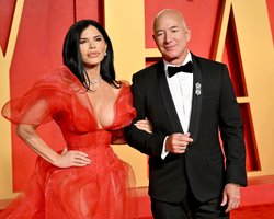 Лорен Санчес появилась на вечеринке "Оскара" в платье украинского бренда