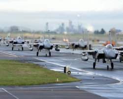 США потеряли три F-15 в небе над Кувейтом: в командовании назвали вероятную причину (фото)