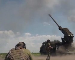 ВСУ применили сразу две произведенные в Украине 155-мм САУ "Богдана" под Бахмутом (видео)