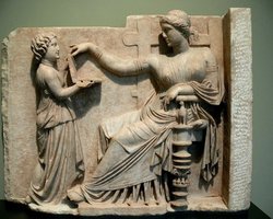 На древнегреческой статуе заметили предмет из будущего: теперь им пользуются ежедневно (фото)