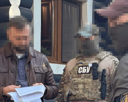 Получали помощь в Европе как украинцы: работник МИД выдавал россиянам паспорта Украины