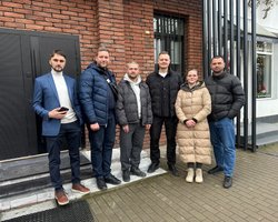 Рождественское чудо: переселенцы из Харьковщины получили в подарок дом от "Труха Украина" (фото)