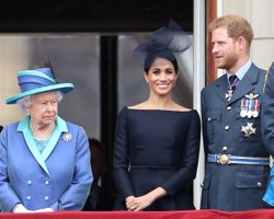 Королева Єлизавета ІІ вважала поведінку принца Гаррі та Меган Маркл "доволі божевільною"