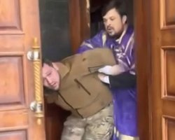 МВД объявило в розыск священника УПЦ МП из Хмельницкого, который избил военного