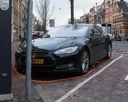 Як зарядити електрокар під час відключень світла: лайфхаки на випадок блекауту