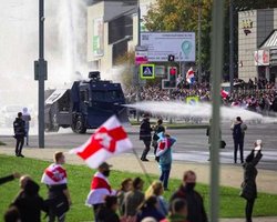 Протесты в Беларуси: в центре Минска силовики применили водометы