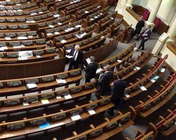 Регионалы и коммунисты покинули зал заседаний Рады в знак протеста против символики УПА