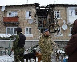 Снаряд террористов попал по кафе в Счастье: двое погибших, - ОГА