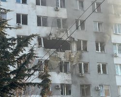 Повреждены квартиры на нескольких этажах: российский БпЛА попал в дом в Одессе (фото)