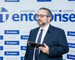 "Іде процес "розлучення"": співзасновник IT-Enterprise Володимир Михайлов заявив, що готовий зупинити суди за умови цивілізованого поділу бізнесу — Forbes