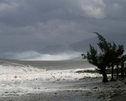 Количество жертв тайфуна "Ваши" возросло до почти 1,5 тысяч человек