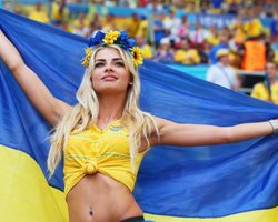Украинская болельщица стала звездой Евро-2016