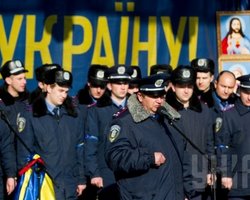 Львовские милиционеры заявили, что дадут отпор, если в сторону активистов будет хоть один выстрел