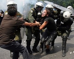 Во время митинга в центре Афин полиция задержала 60 человек