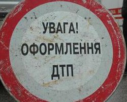 В Киеве джип врезался в автобус: есть жертвы