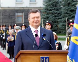 Янукович поздравил украинцев с Днем Победы
