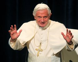 Бывший Папа Римский Бенедикт рассказал о гей-лобби в Ватикане