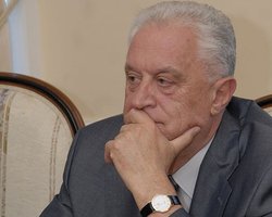 Грач: в КПУ могут потребовать отставки правительства Азарова