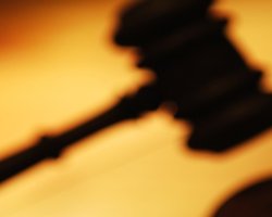 Сюжет дня. Суд разрешил вламываться в жилье должников