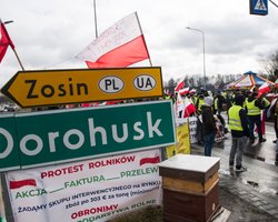 "Готовы к разумным компромиссам": Шмыгаль о блокаде границы поляками