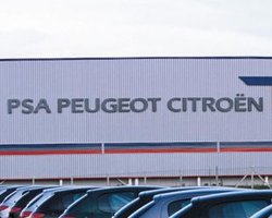 Peugeot Citroen уволит почти семь тысяч сотрудников 