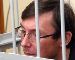 Луценко потребовал доставить его на завтрашнее заседание апелляционного суда
