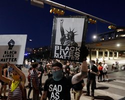 Во время протестов в Техасе застрелили человека